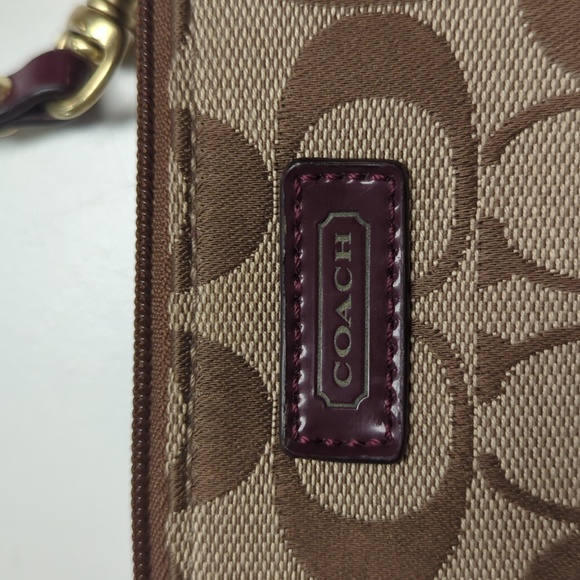 Coach wristlet in excellent condition - Picture 3 of 6